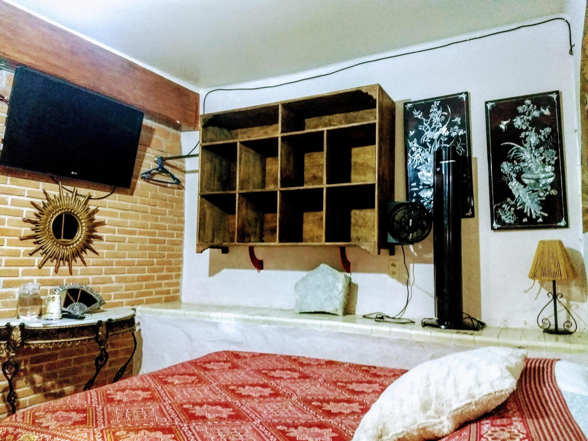 image-housing-carousel