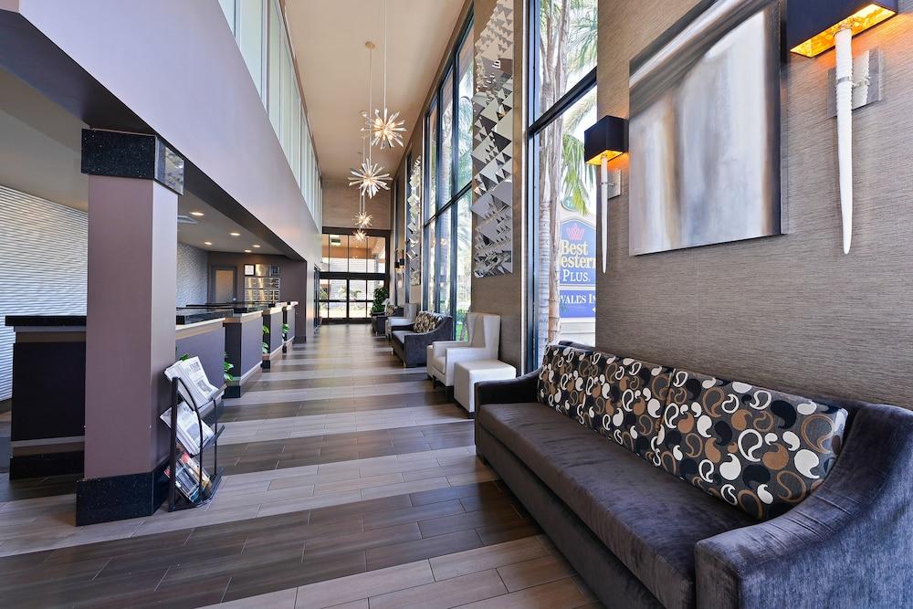 image-housing-carousel