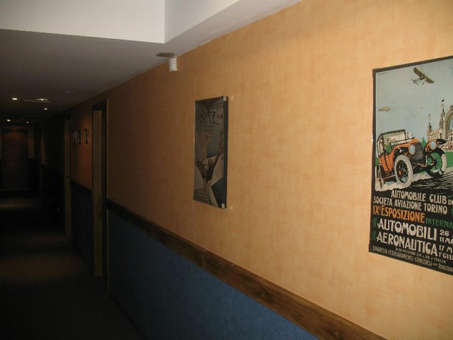 image-housing-carousel