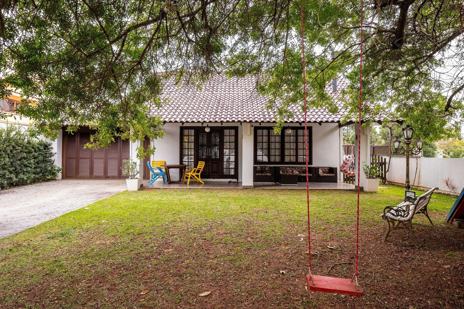 image-housing-carousel