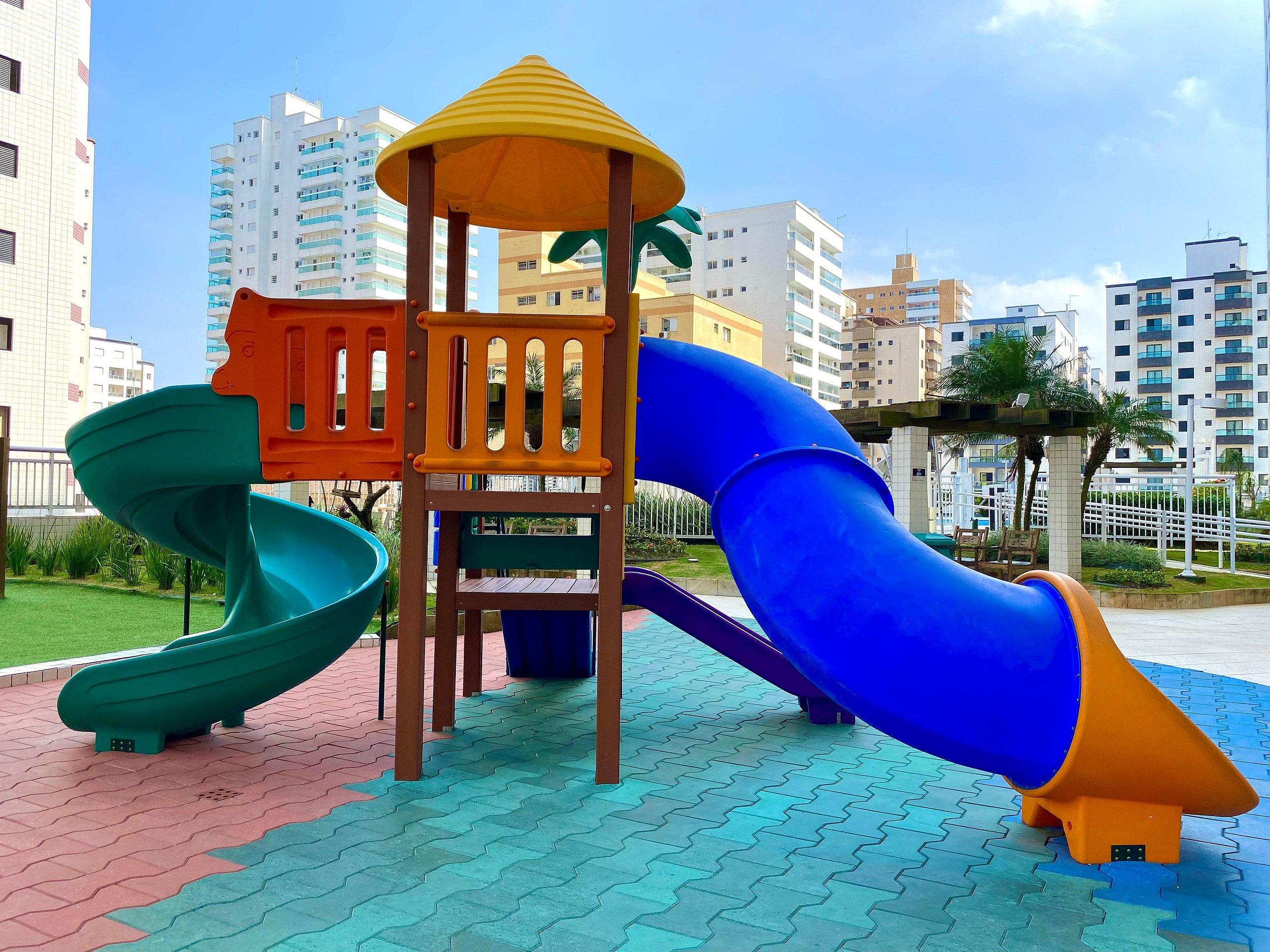 image-housing-carousel