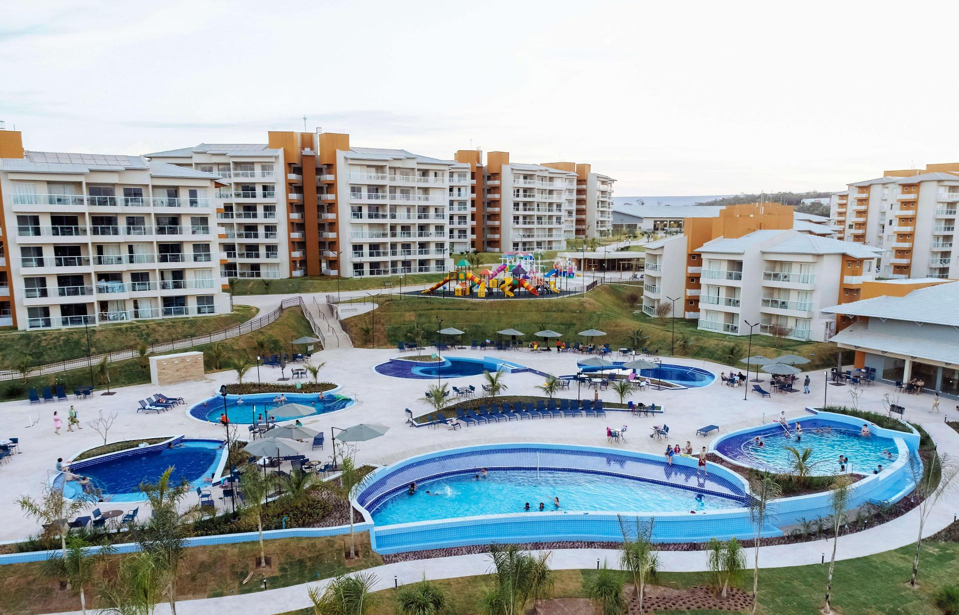 image-housing-carousel
