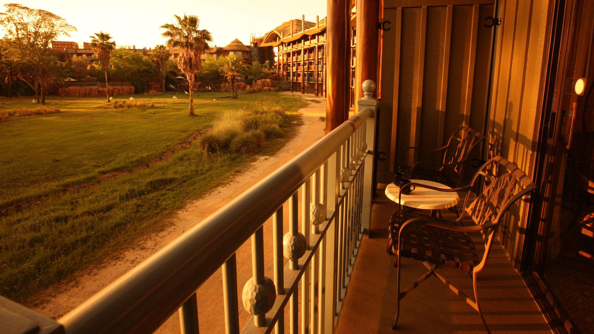 image-housing-carousel