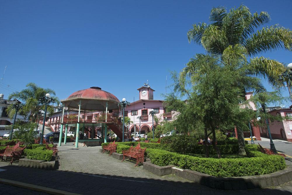 image-housing-carousel