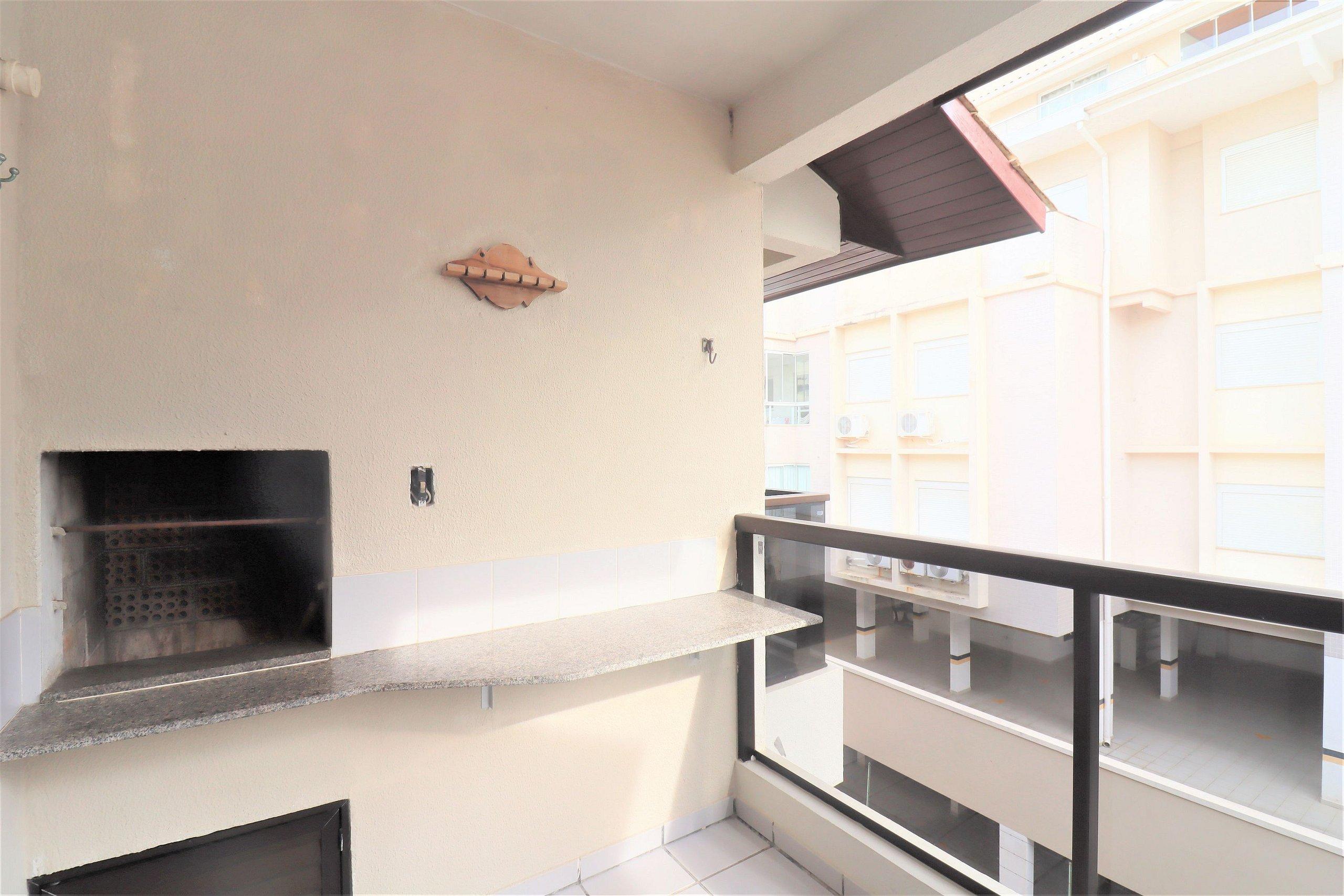 image-housing-carousel
