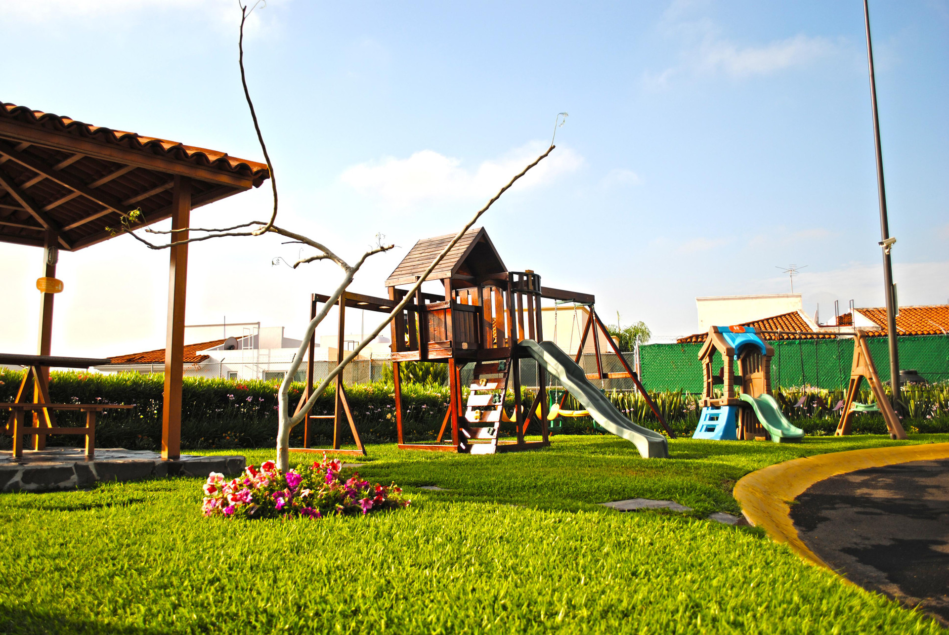 image-housing-carousel