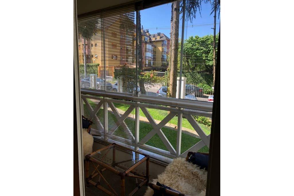 image-housing-carousel