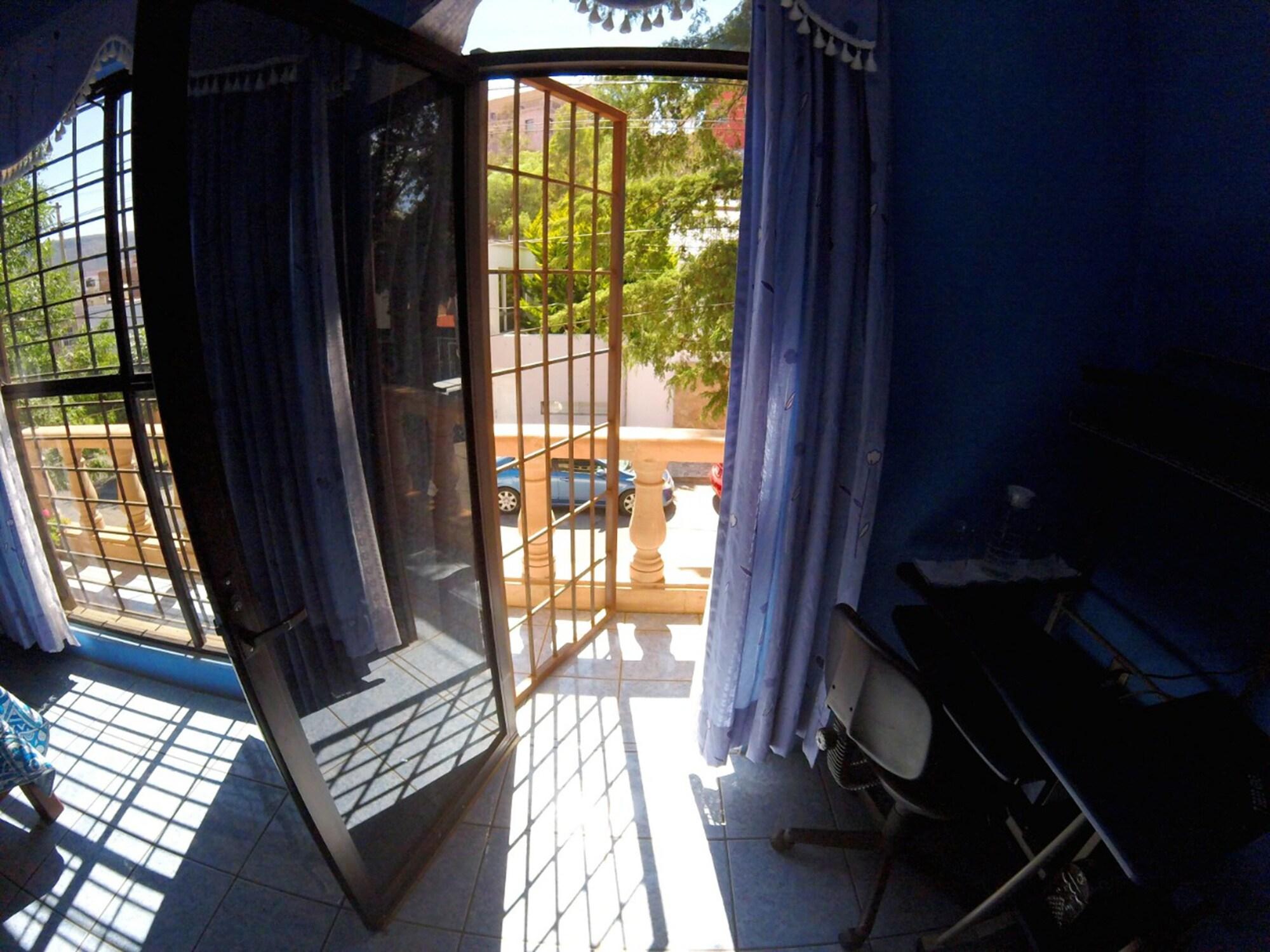 image-housing-carousel
