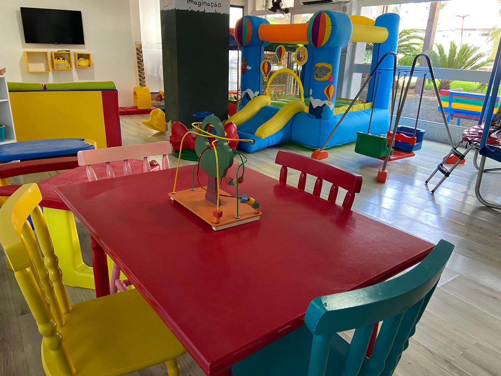 image-housing-carousel