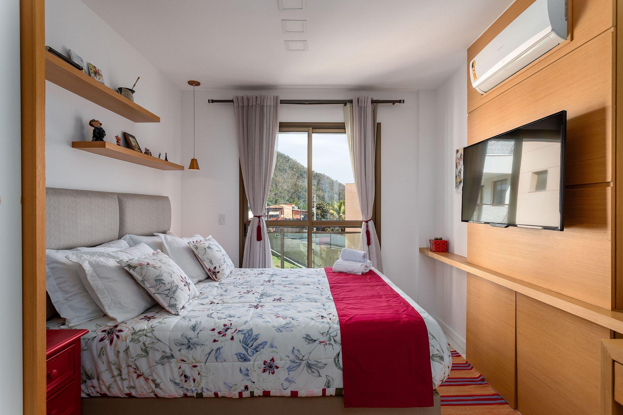 image-housing-carousel