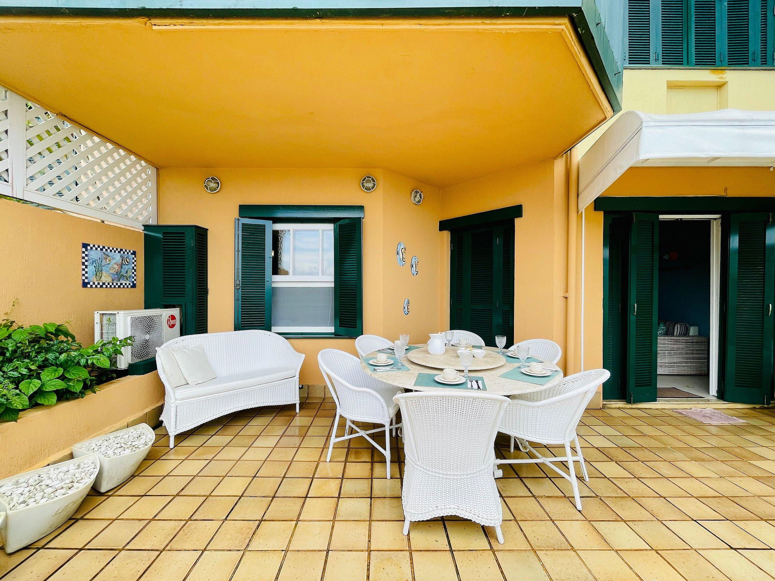 image-housing-carousel