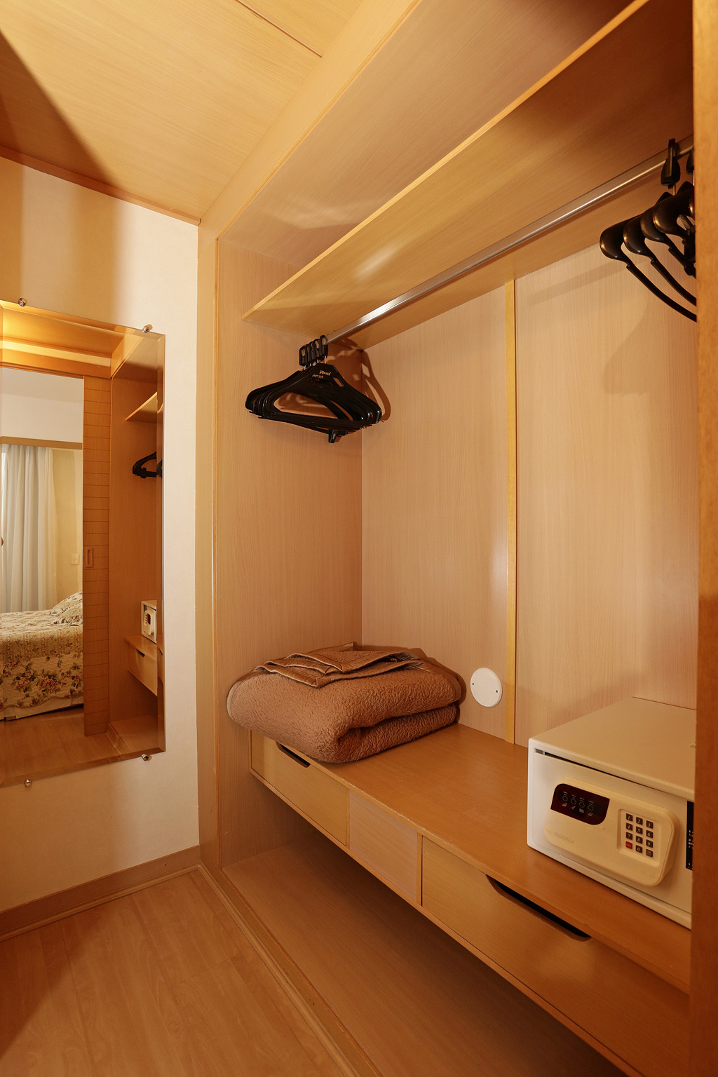 image-housing-carousel