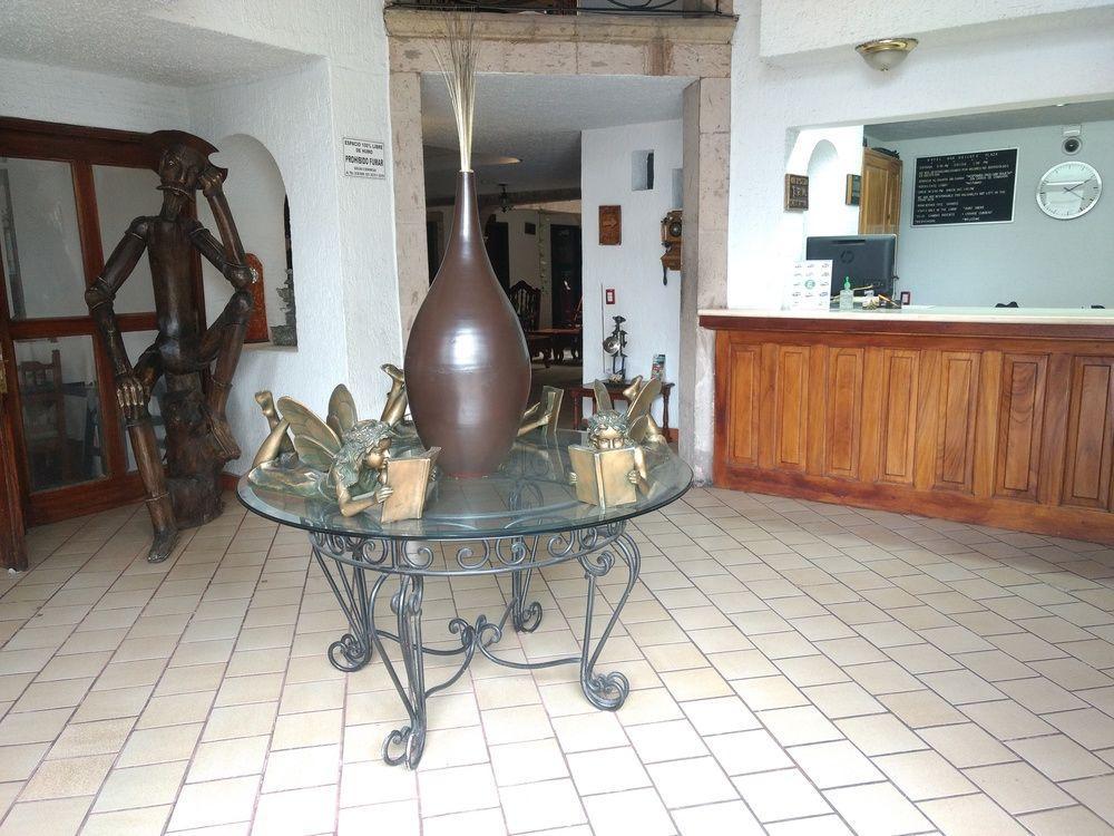 image-housing-carousel