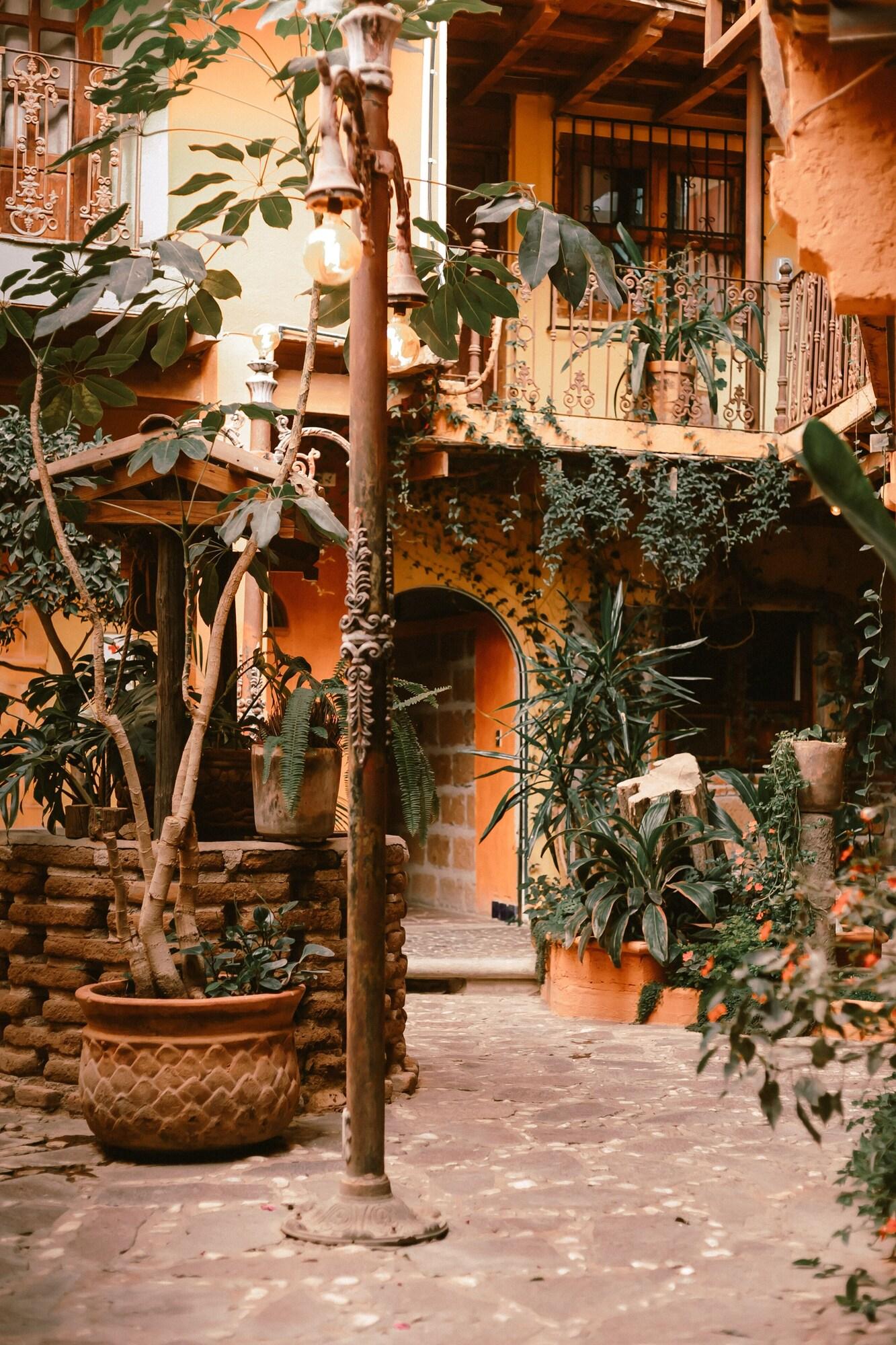 image-housing-carousel