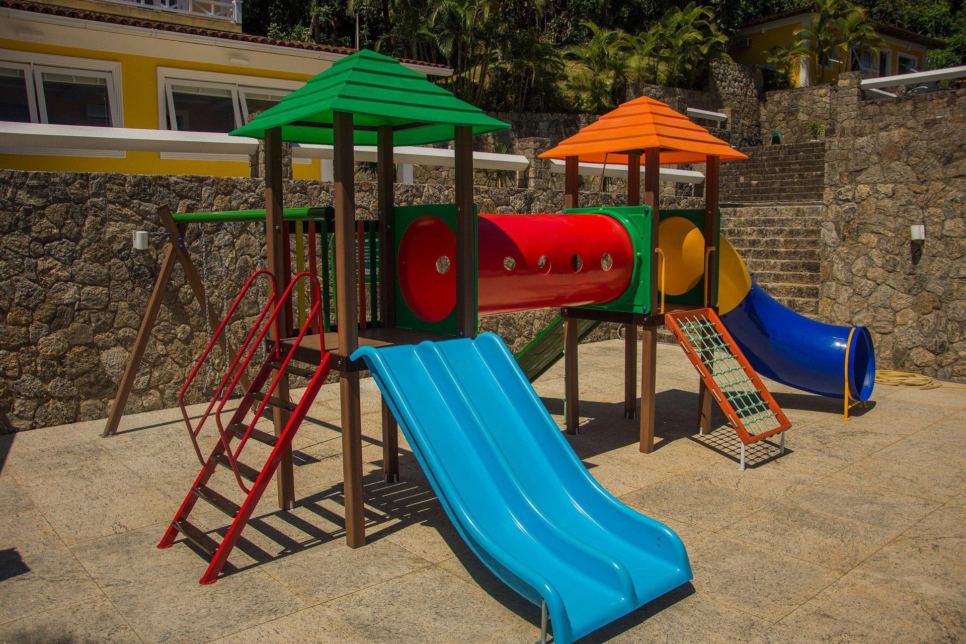 image-housing-carousel