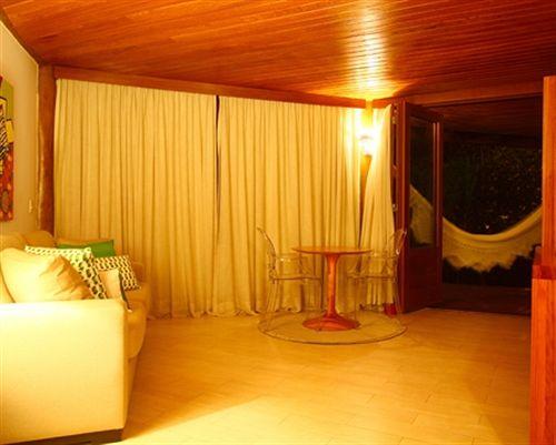 image-housing-carousel