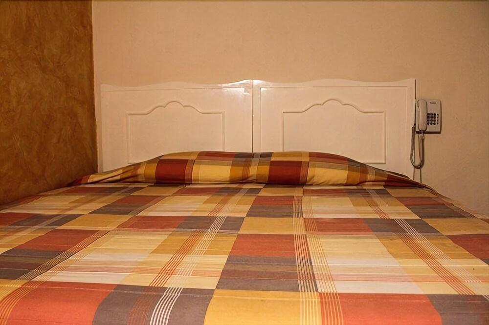 image-housing-carousel