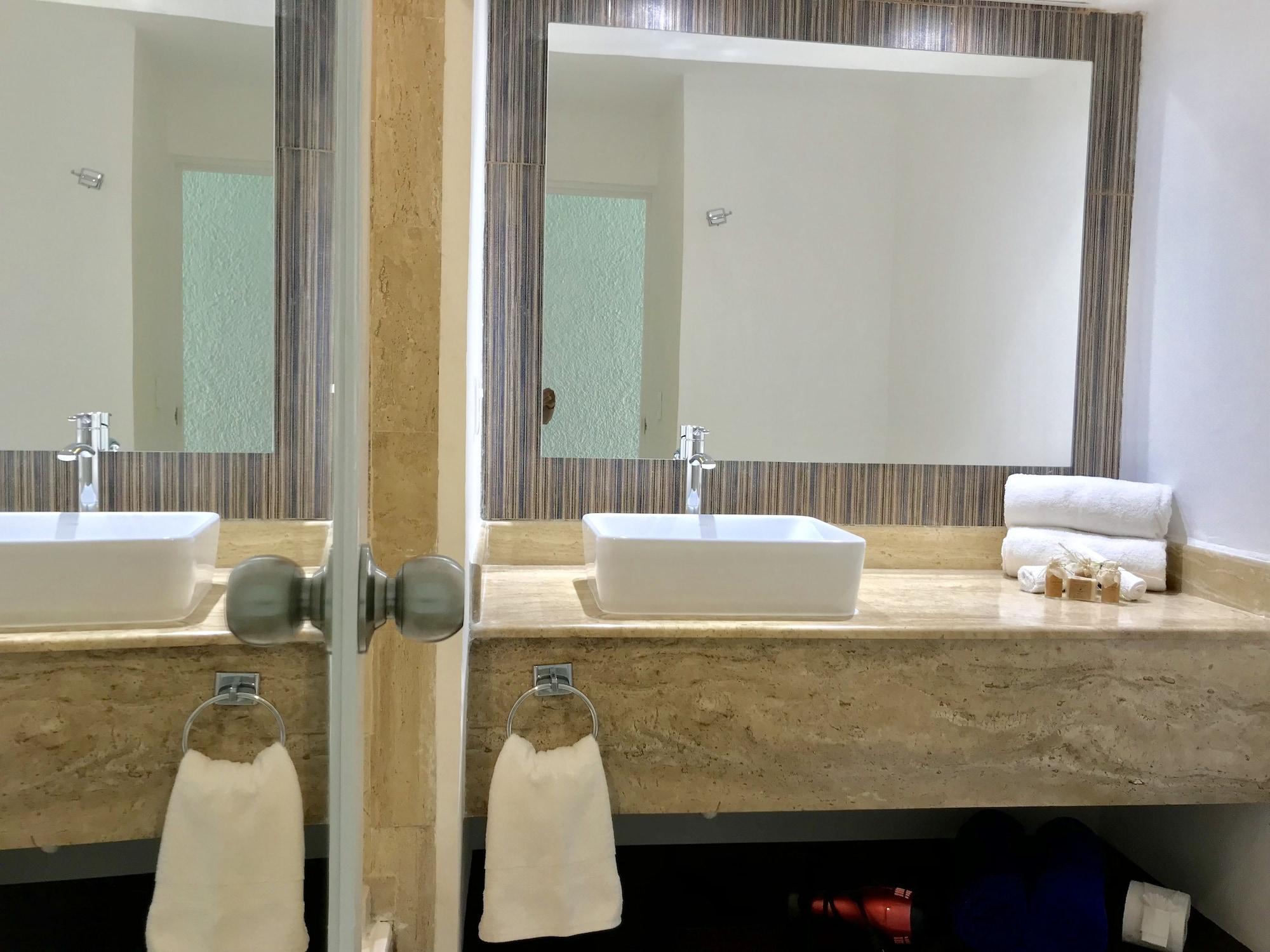 Estudio panorámico, balcón, vista al mar