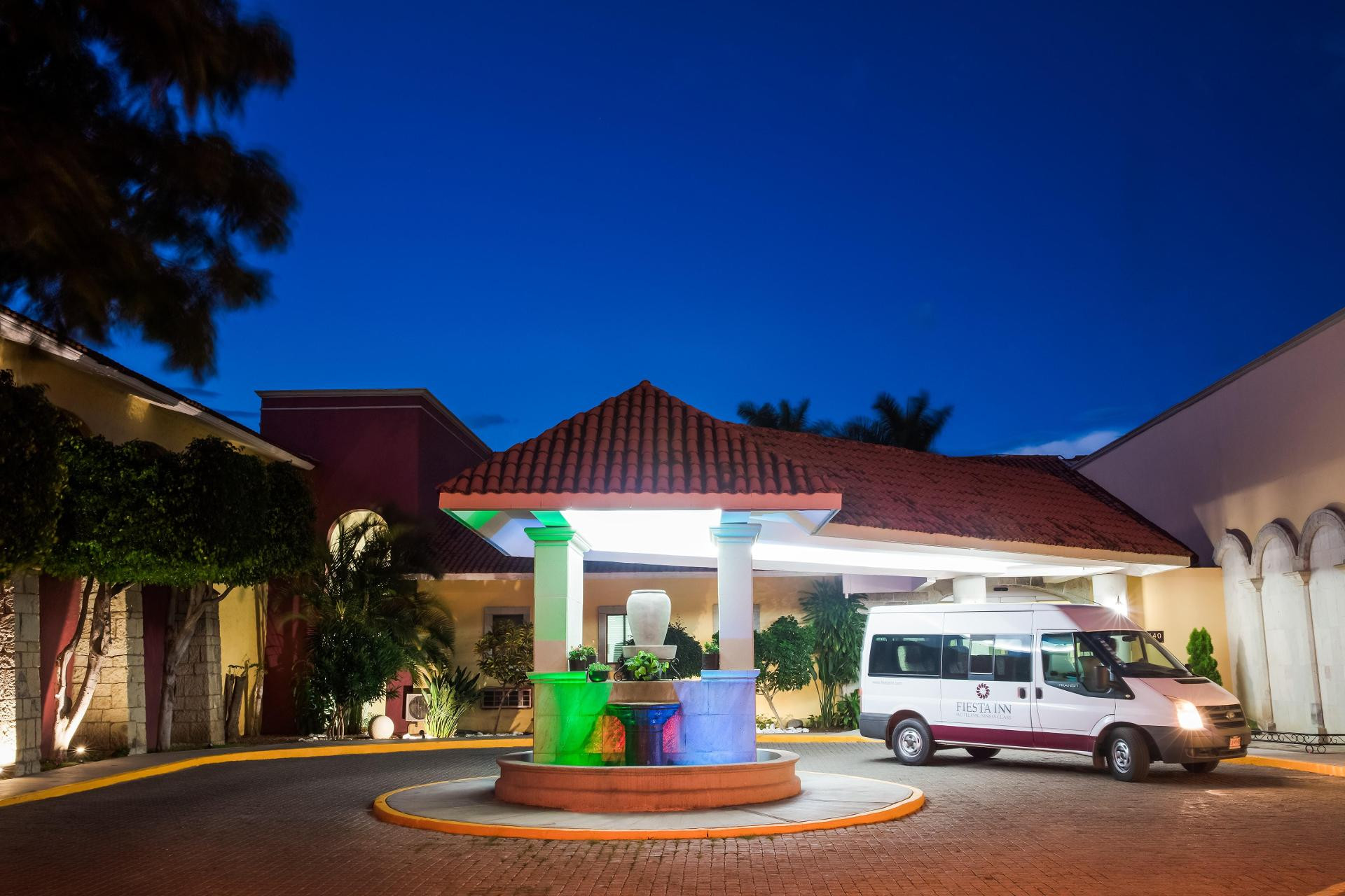 image-housing-carousel