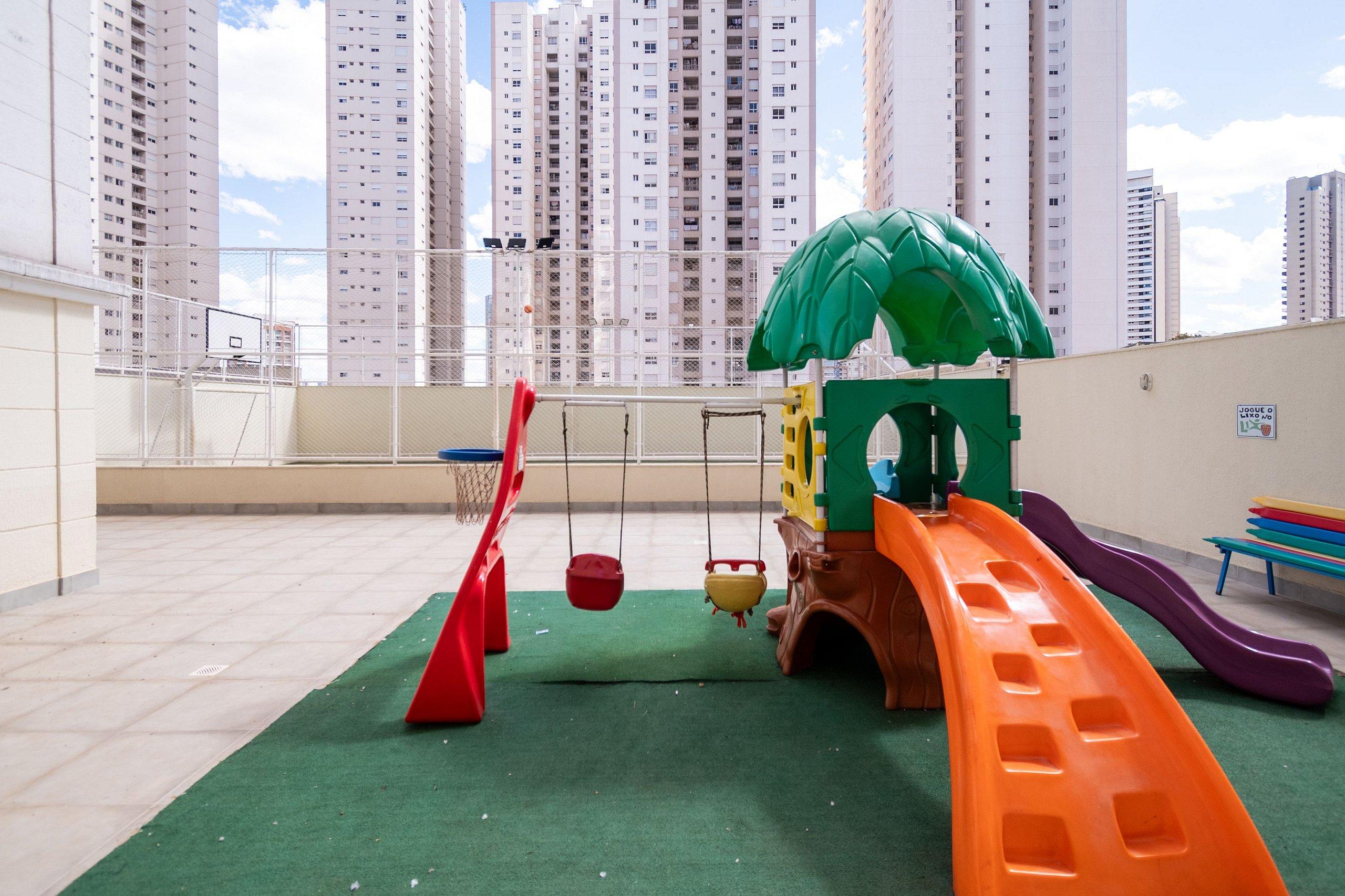 image-housing-carousel