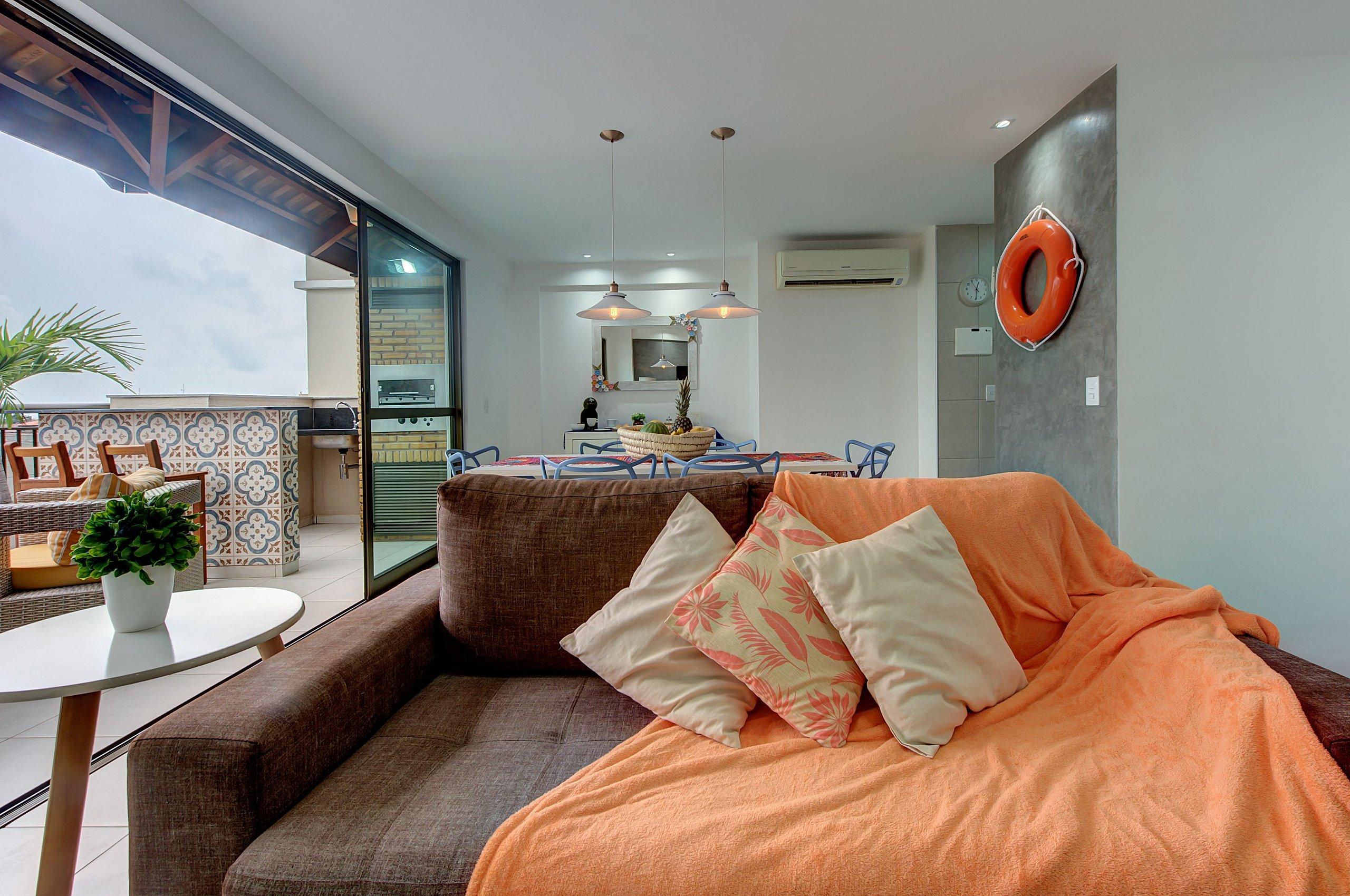image-housing-carousel