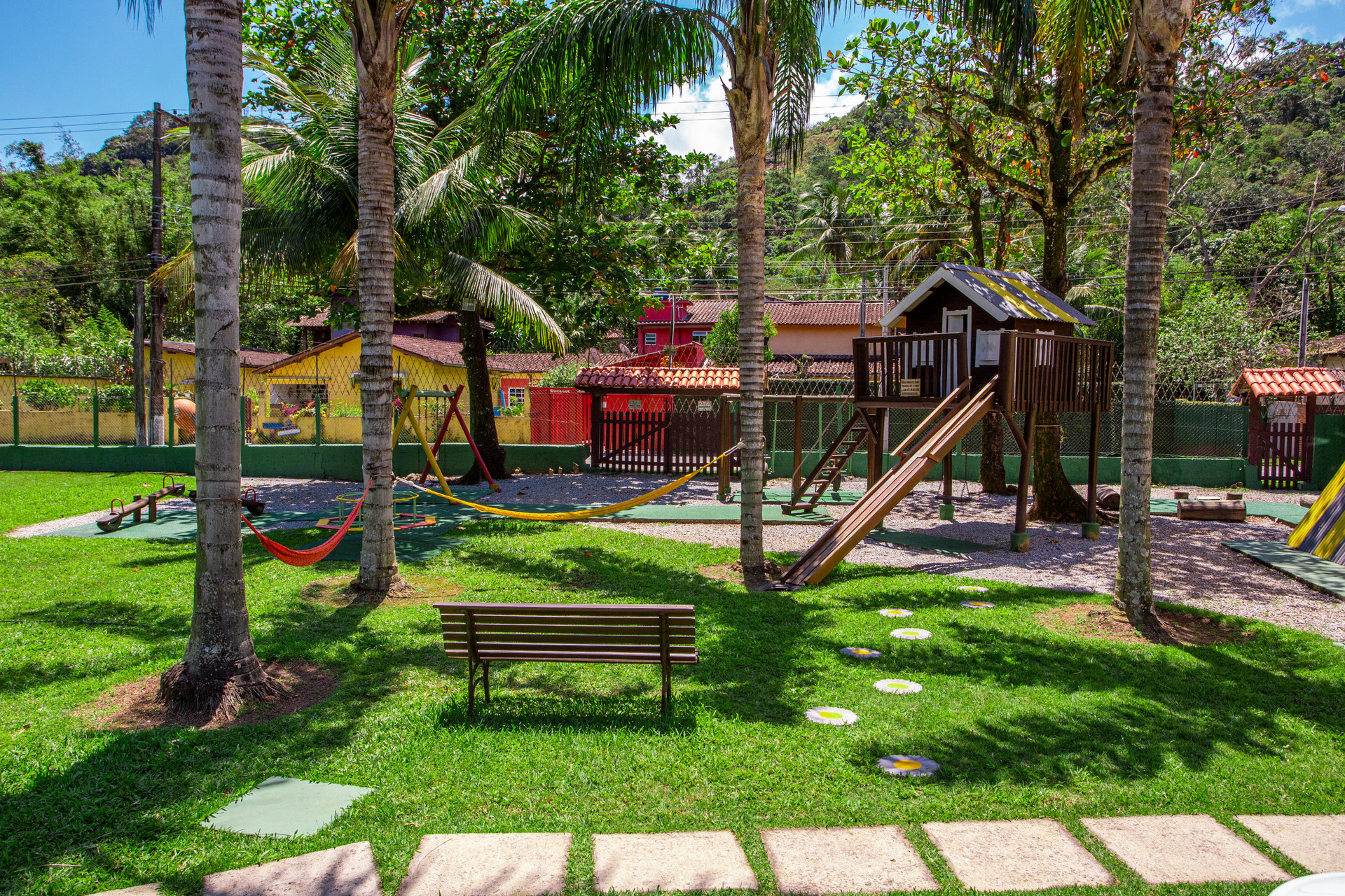image-housing-carousel