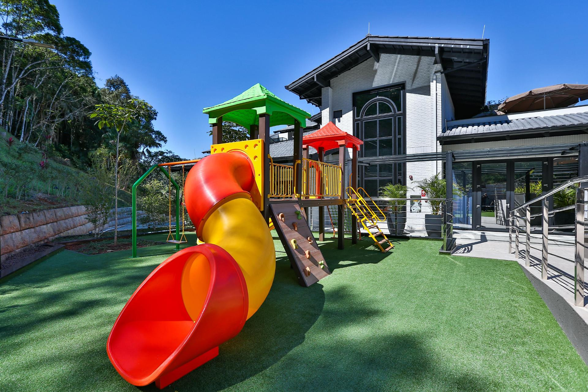 image-housing-carousel