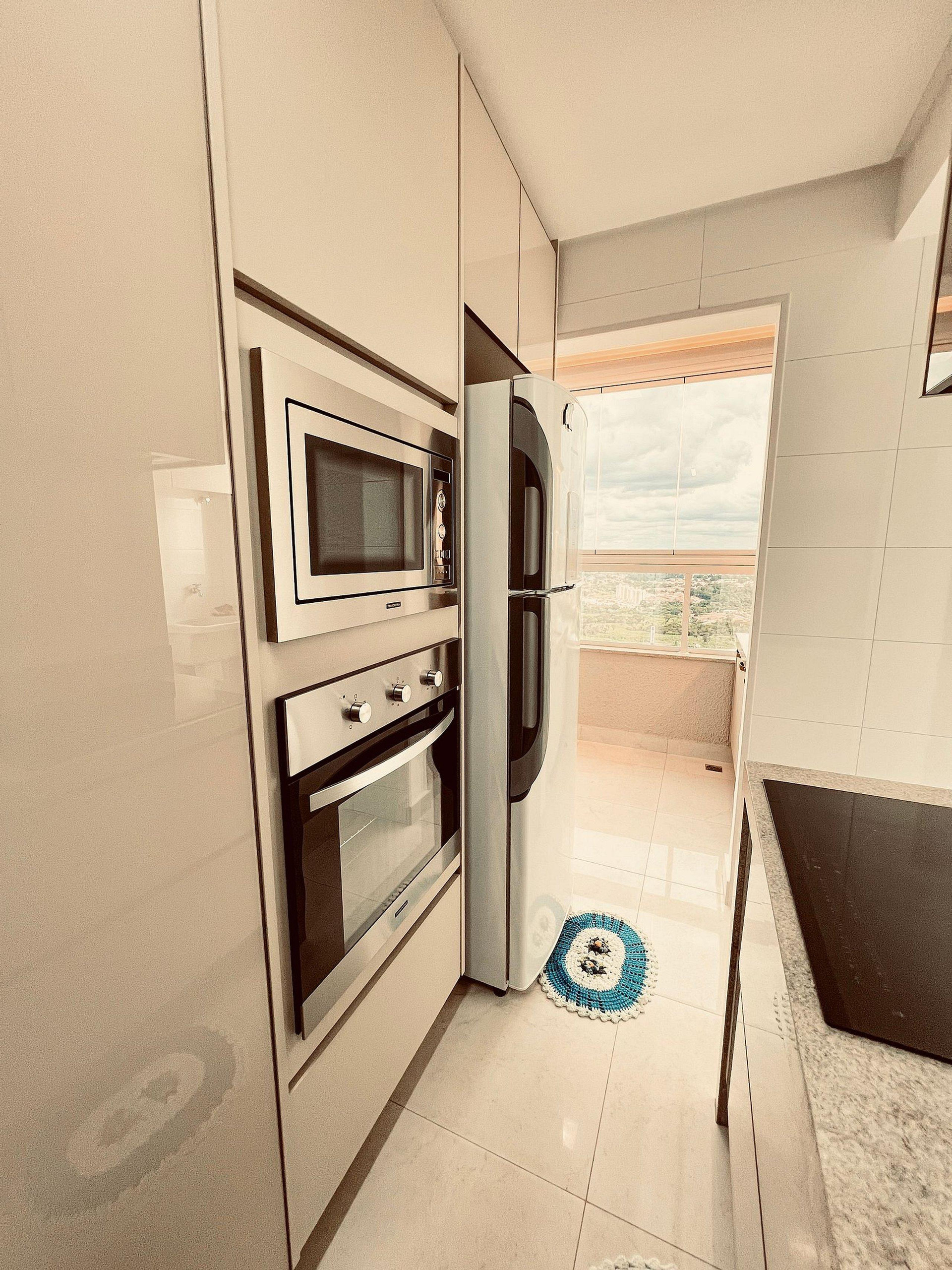image-housing-carousel