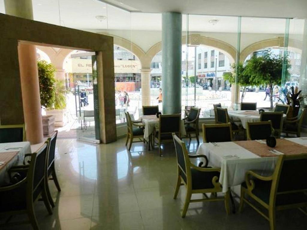 image-housing-carousel
