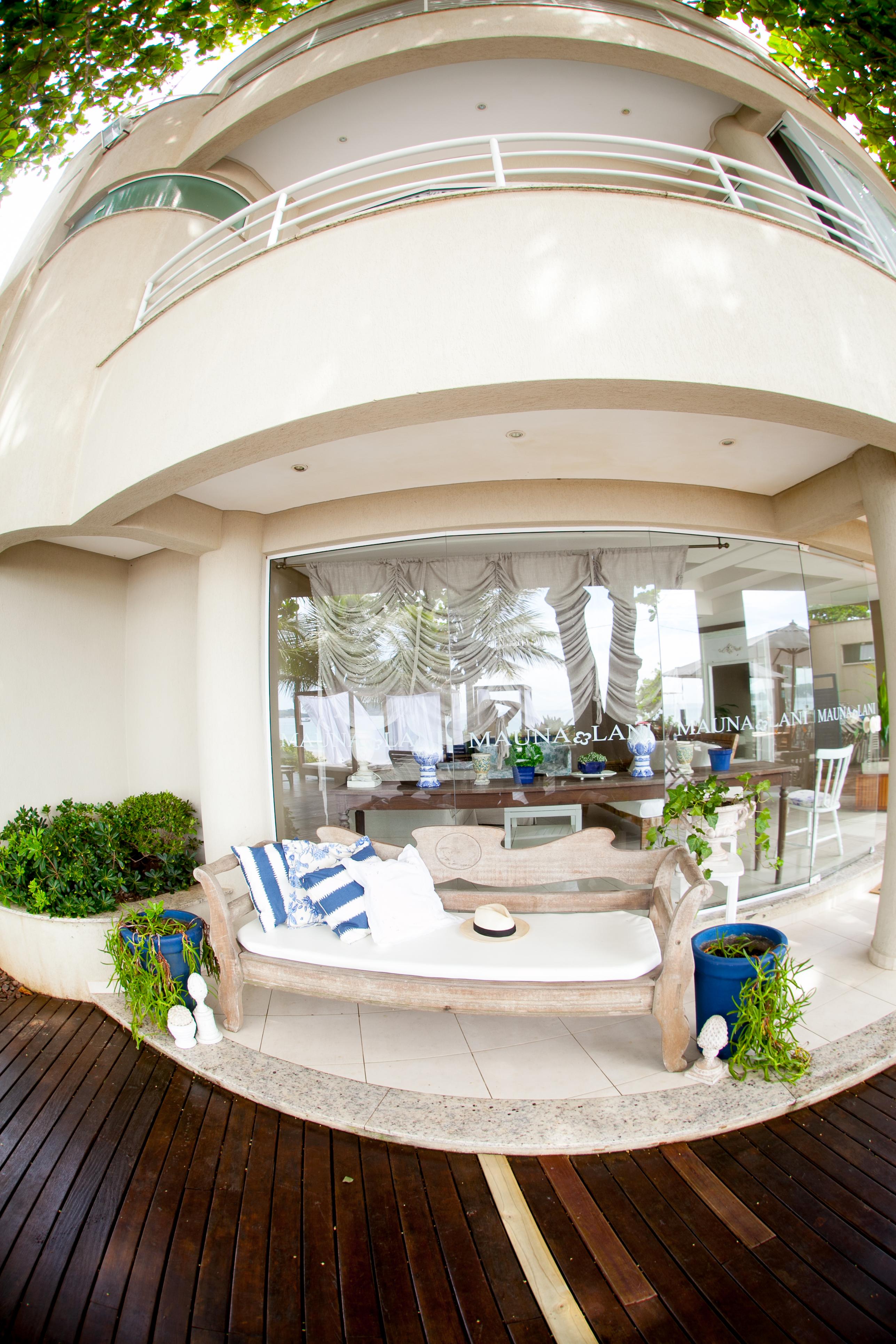 image-housing-carousel