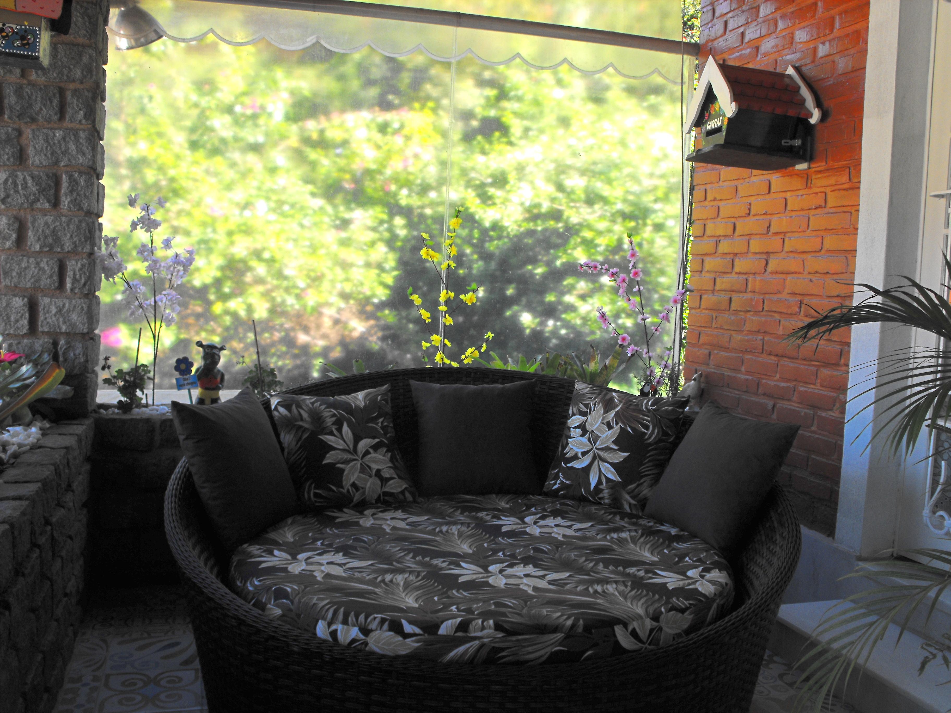image-housing-carousel
