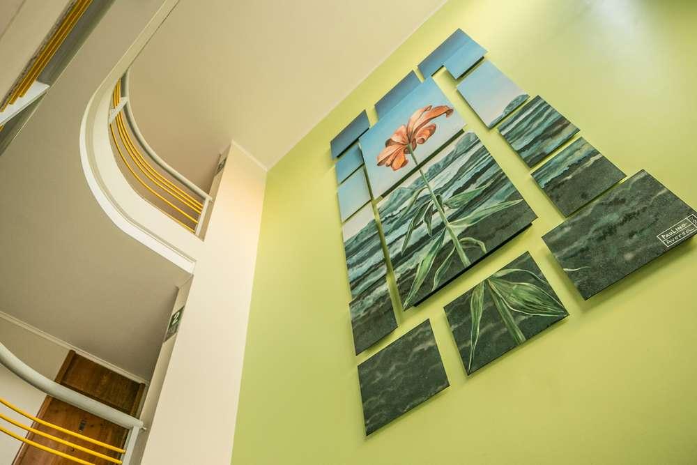 image-housing-carousel
