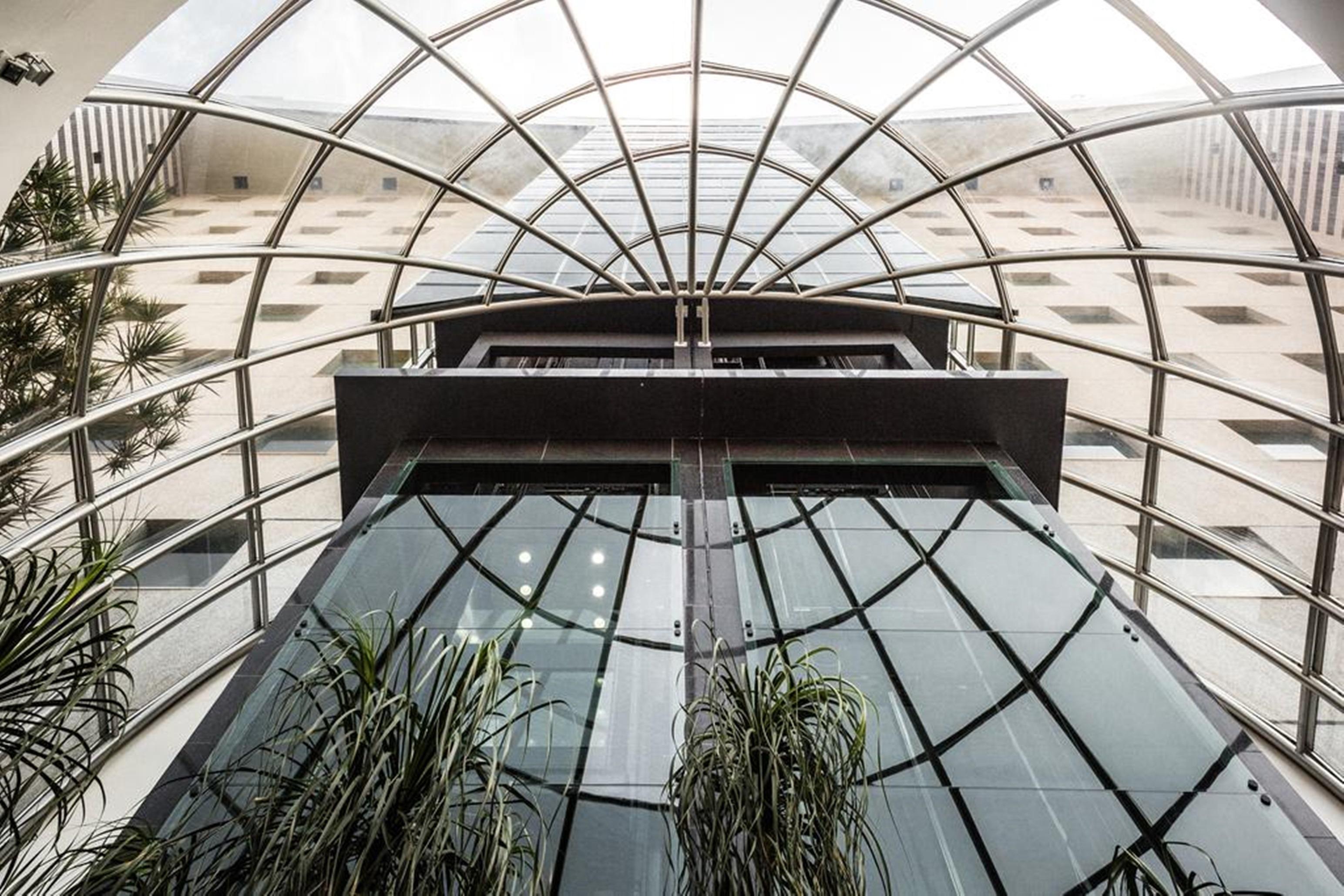 image-housing-carousel