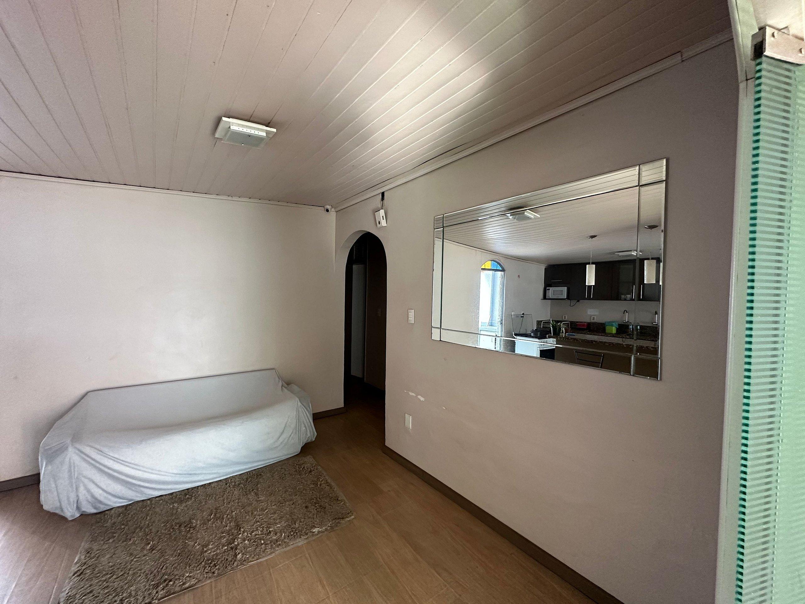 image-housing-carousel