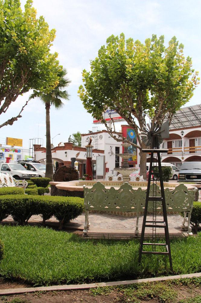 image-housing-carousel