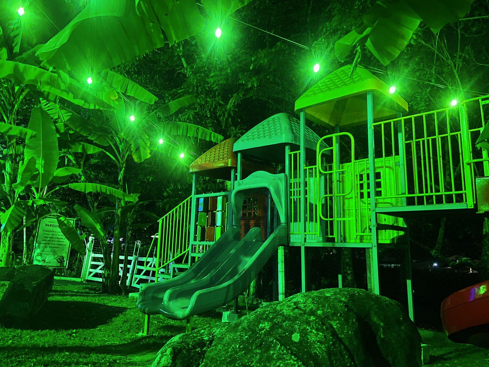 image-housing-carousel
