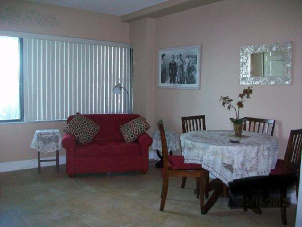 image-housing-carousel