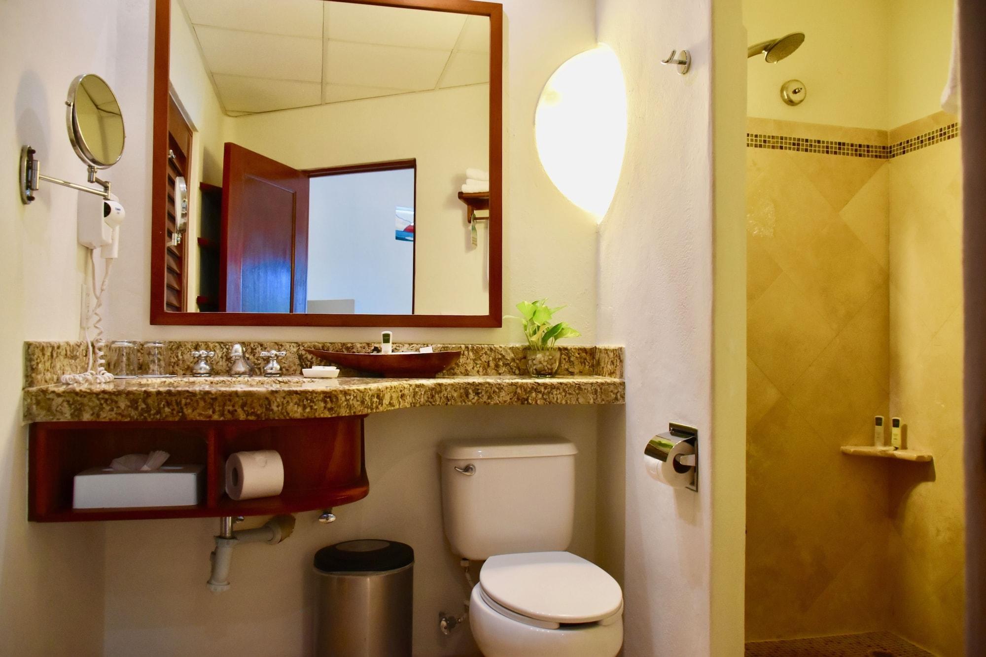Suite, balcón (Ocean Front Studio)
