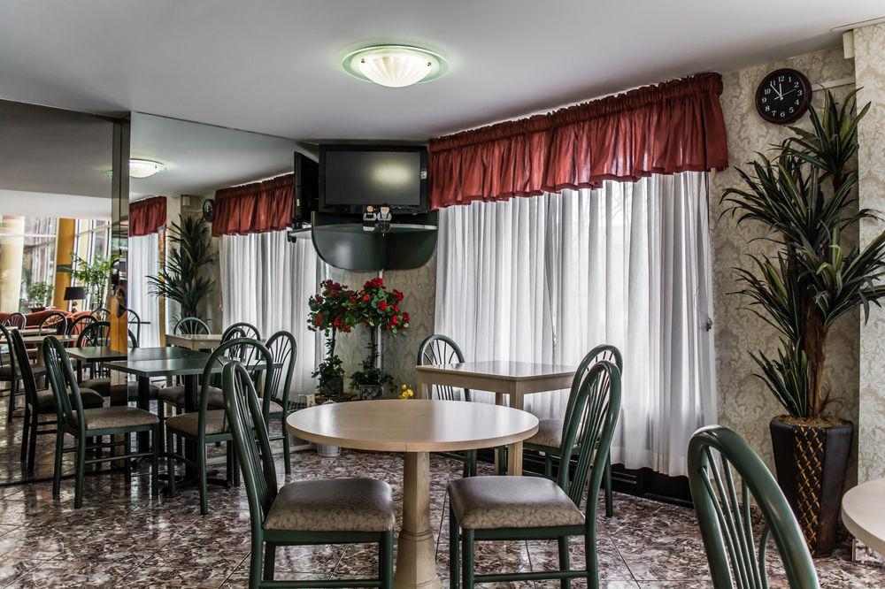 image-housing-carousel