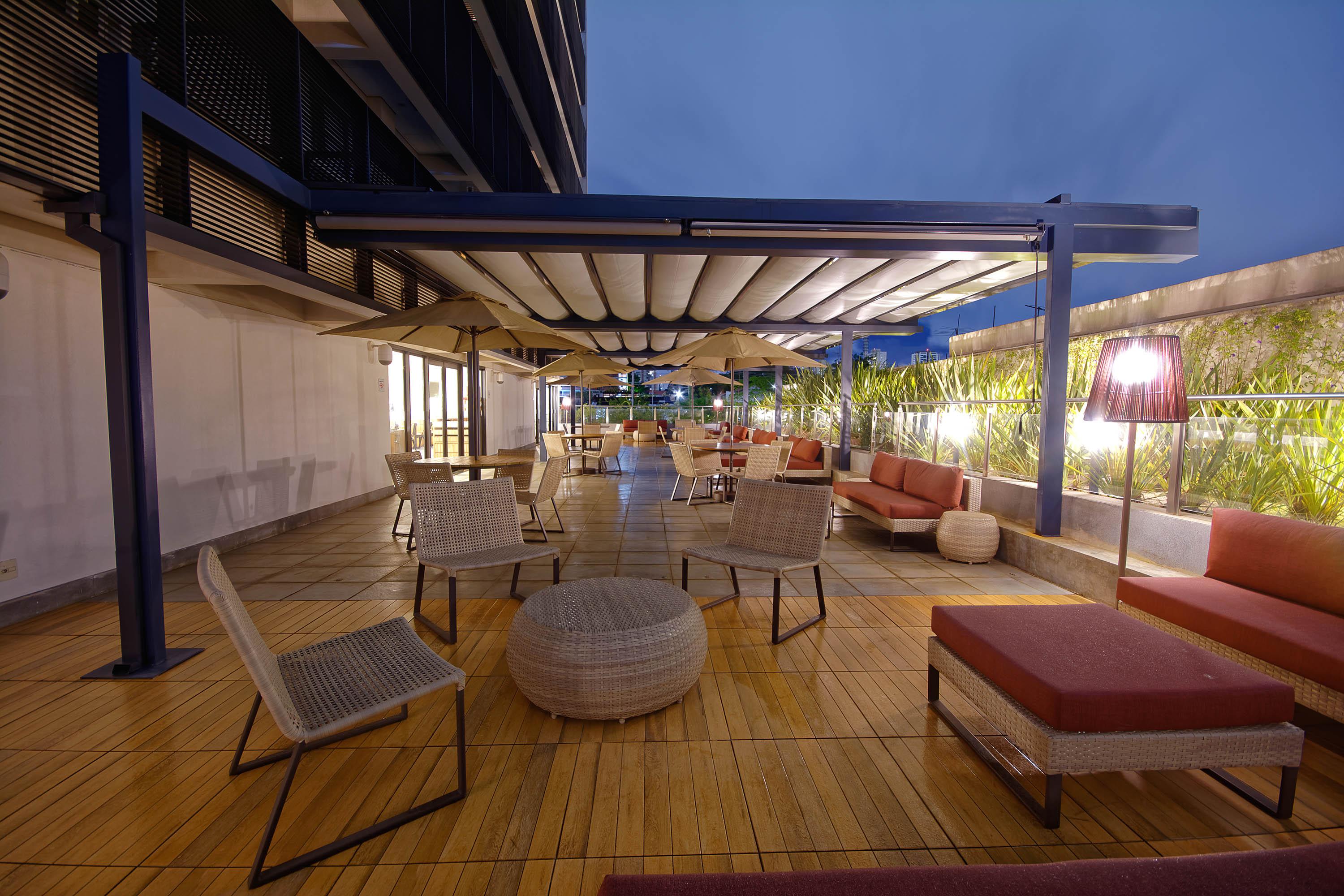 image-housing-carousel