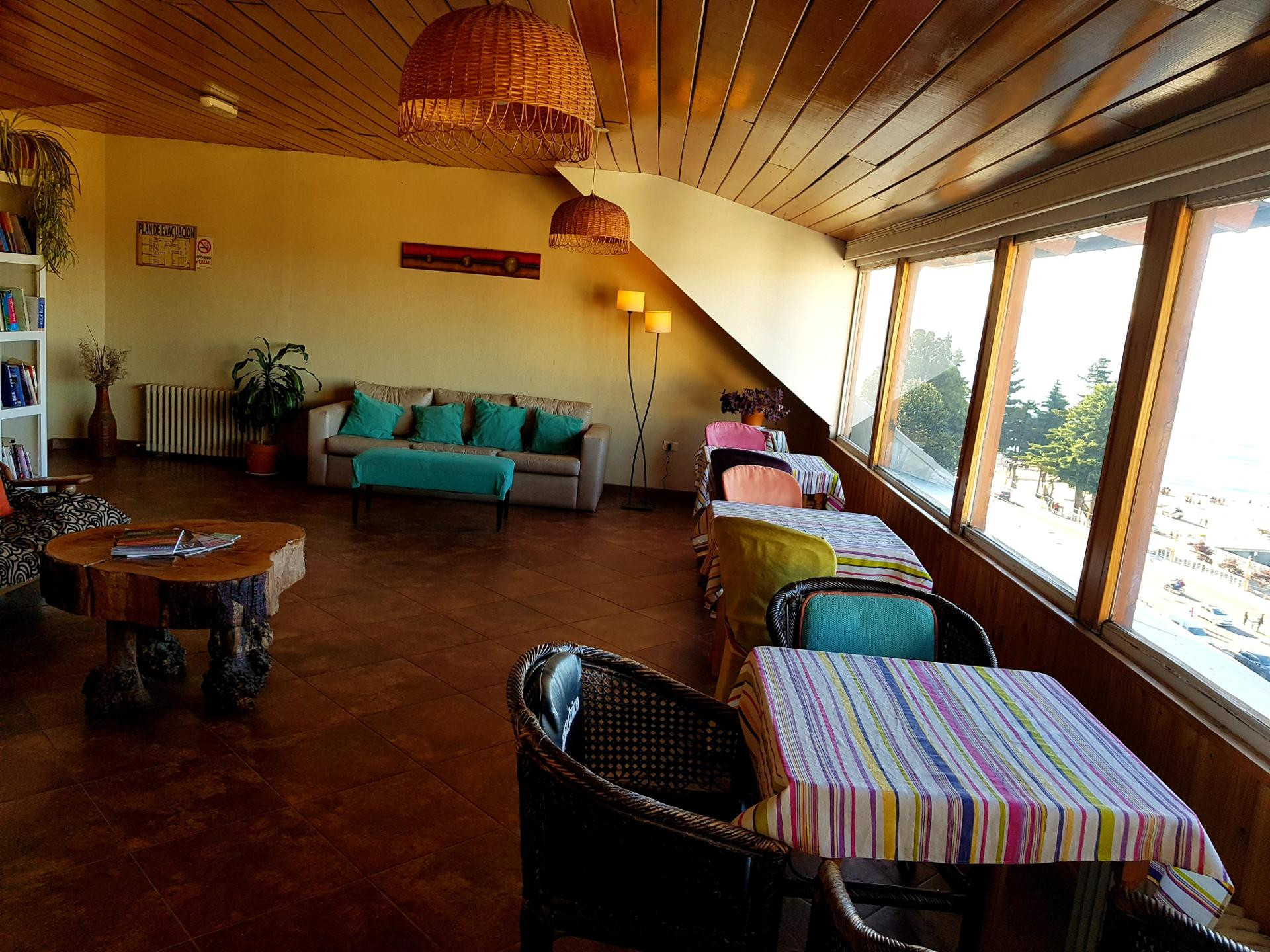 image-housing-carousel