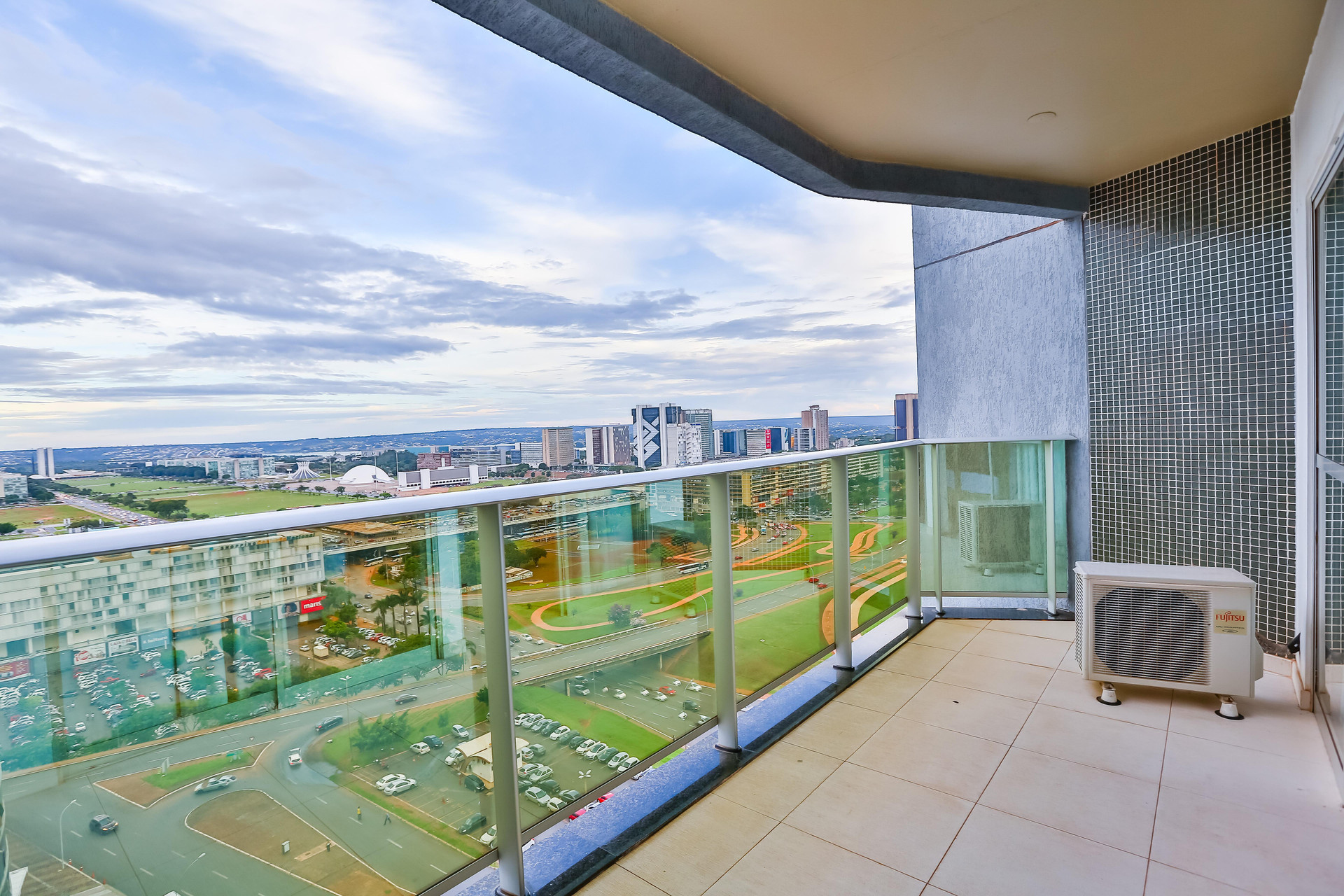 image-housing-carousel