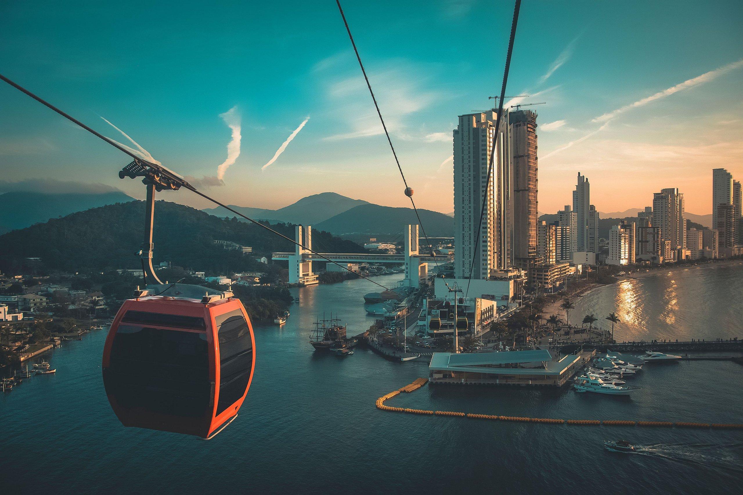 image-housing-carousel