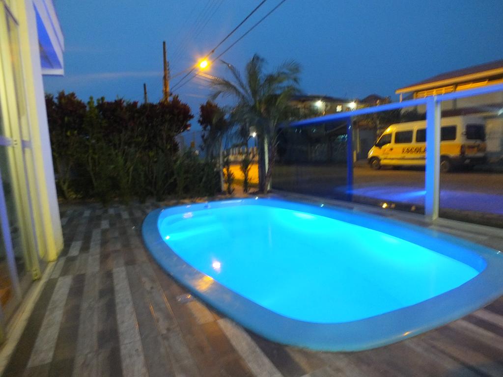 image-housing-carousel