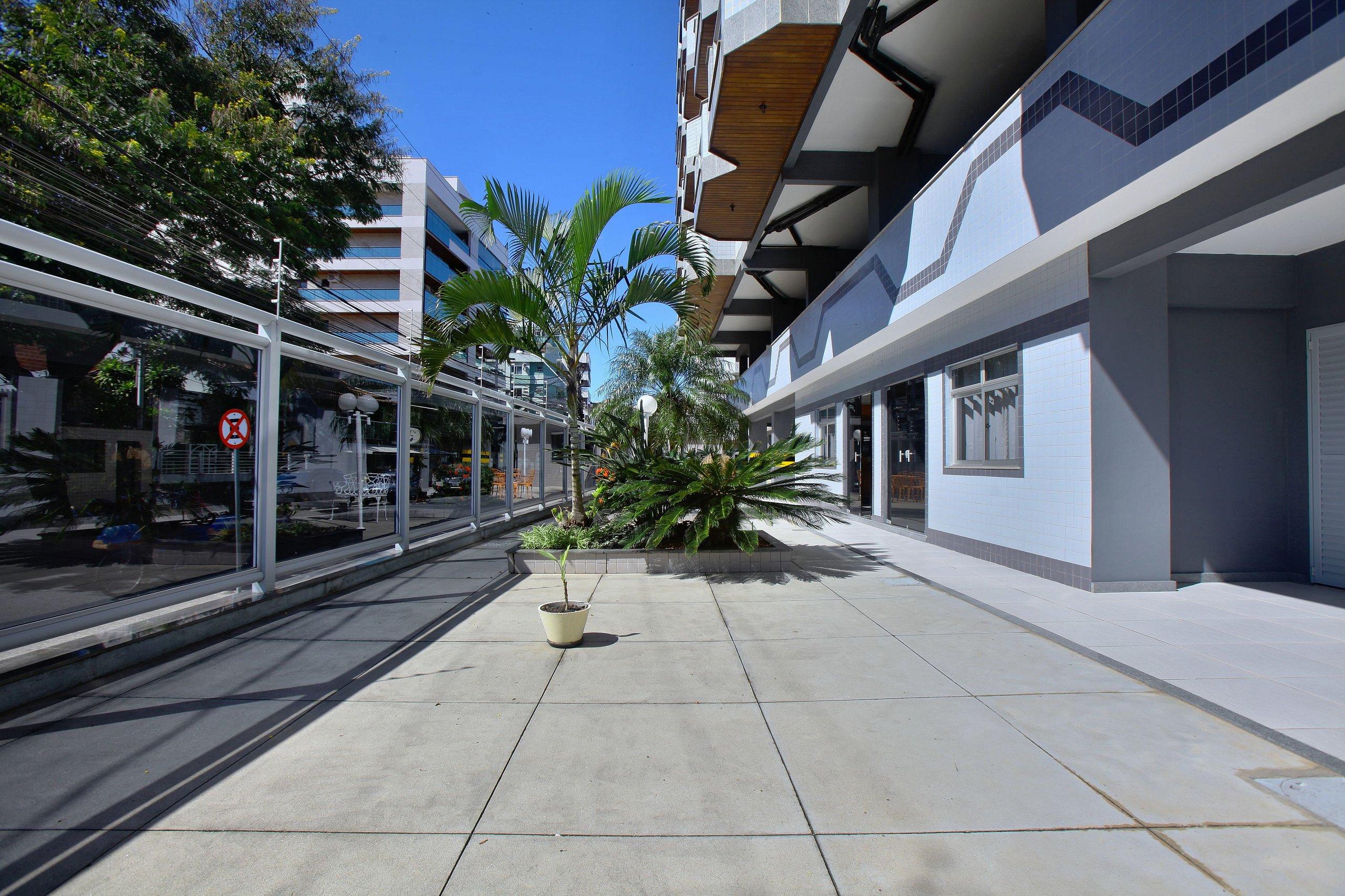 image-housing-carousel