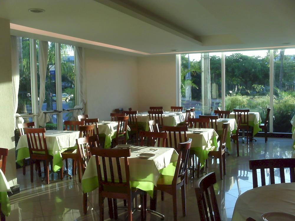 image-housing-carousel