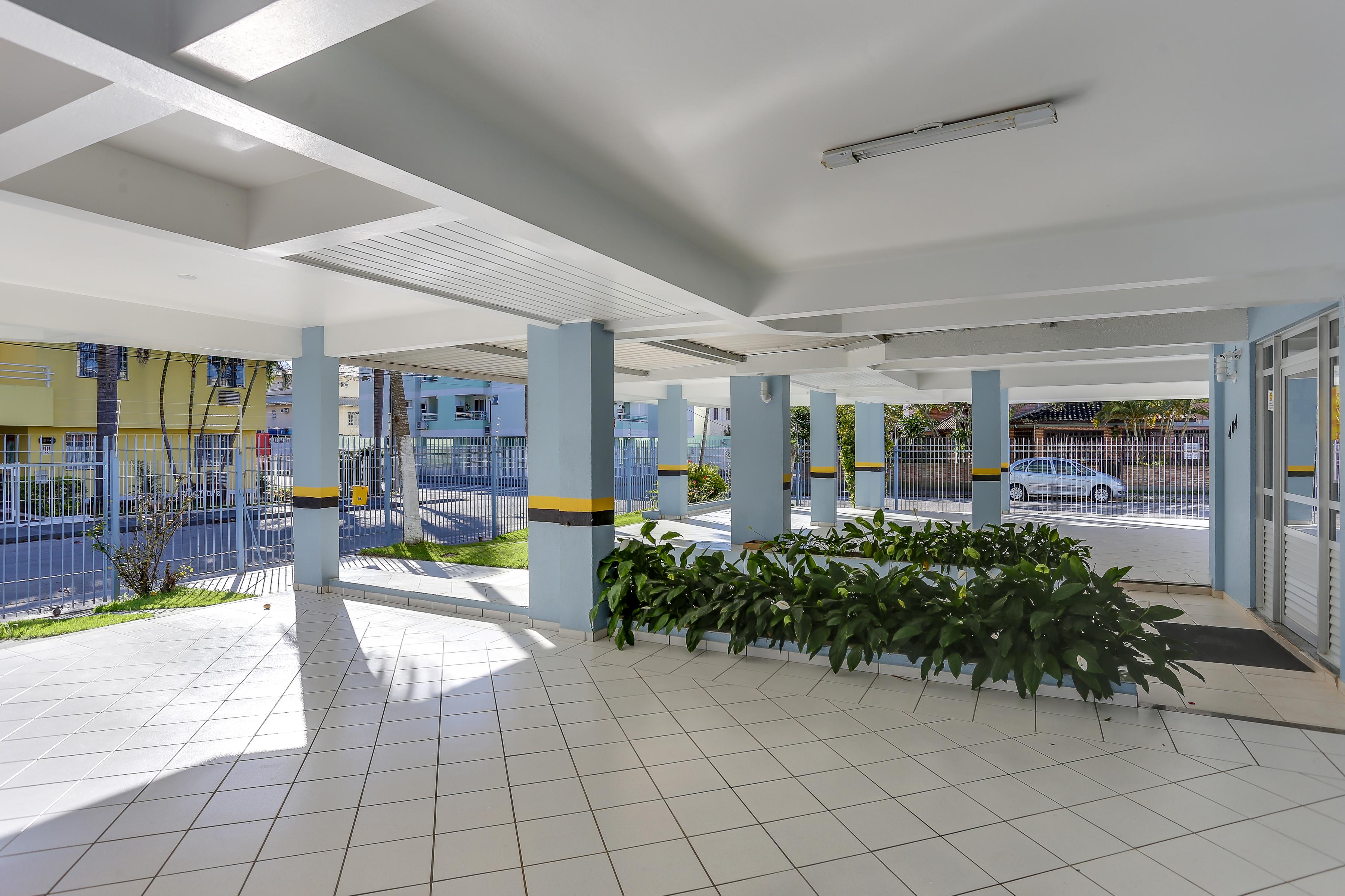 image-housing-carousel