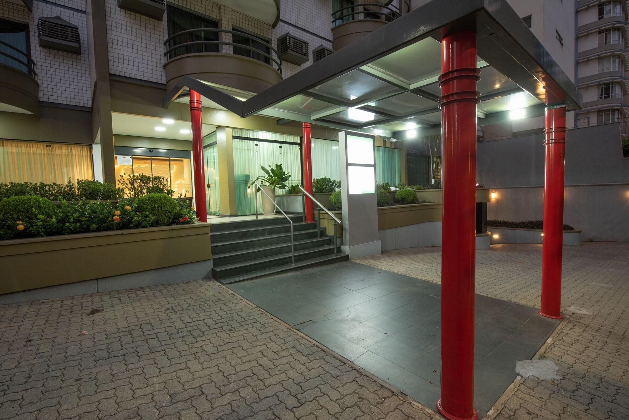 image-housing-carousel