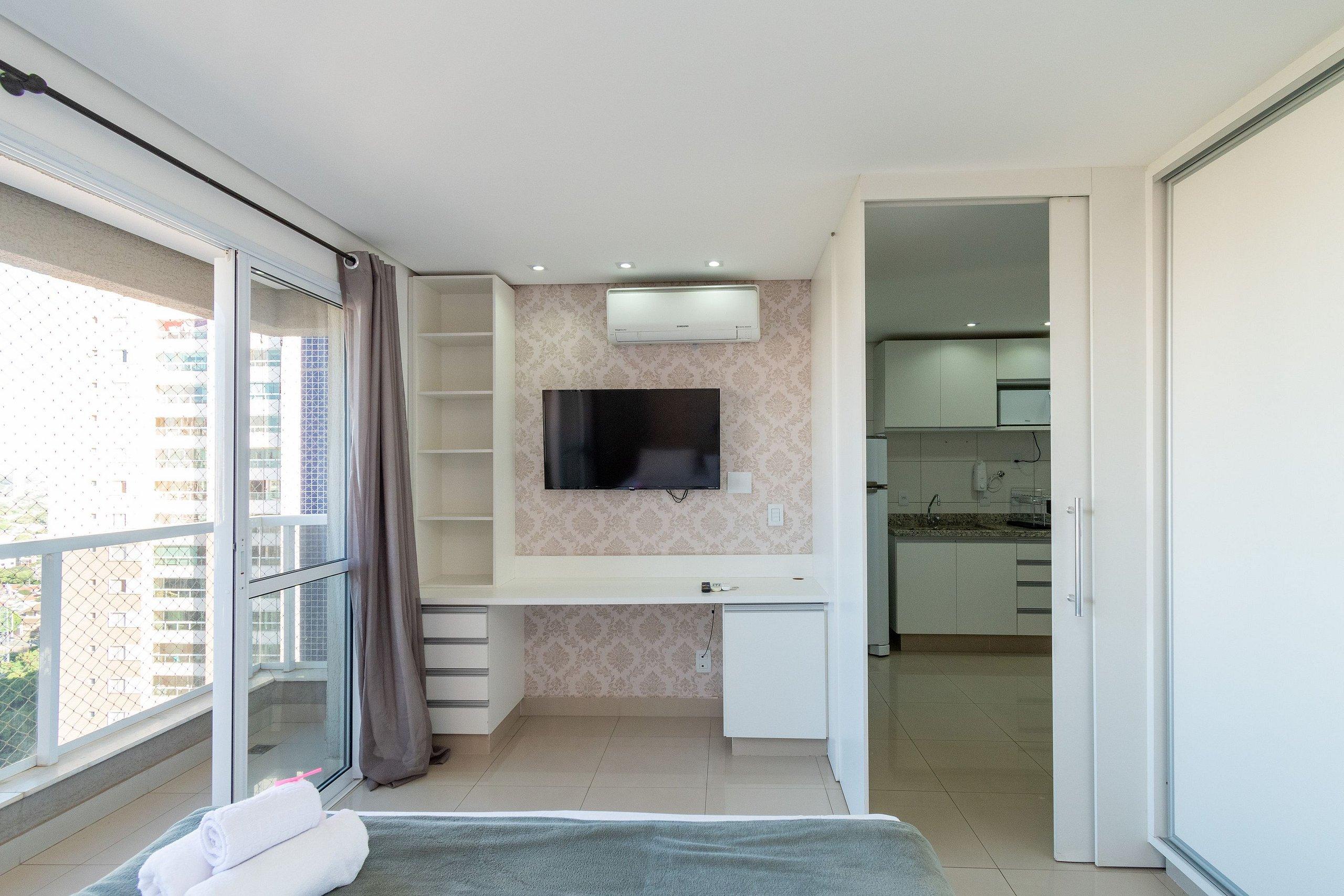 image-housing-carousel