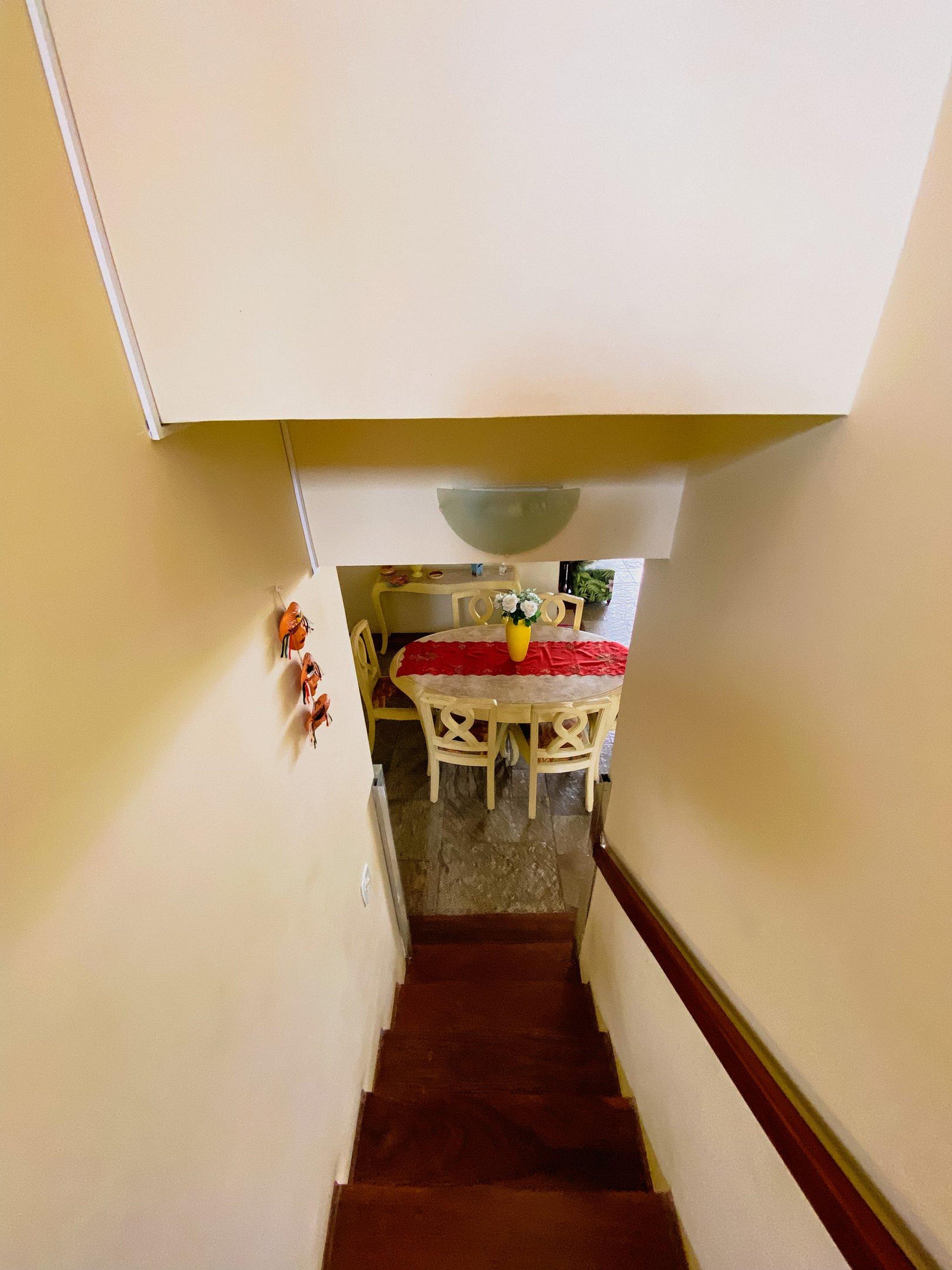image-housing-carousel